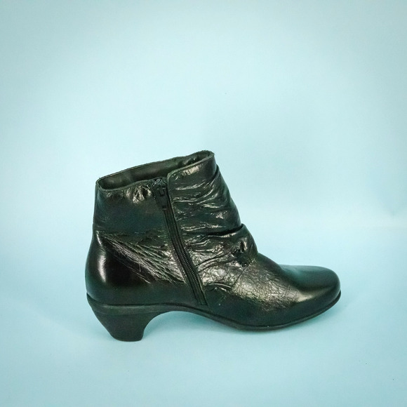 Naot 38 Size 7-7.5 Black Leather Buckle Detail Side Zip Comfort Ankle Boots - Picture 4 of 8